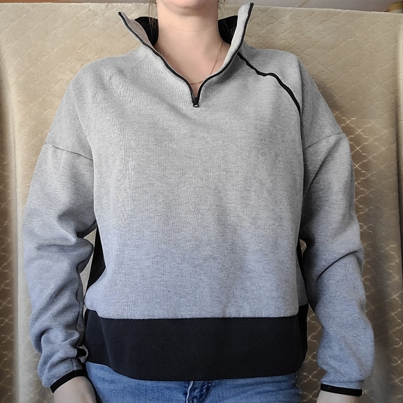 Black and Gray Champion Sweatshirt XL - Picture 2 of 11